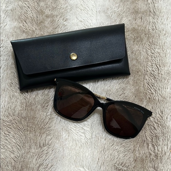Black Michael Kors Sunglasses MK2079U Zermatt with Case - Picture 1 of 6